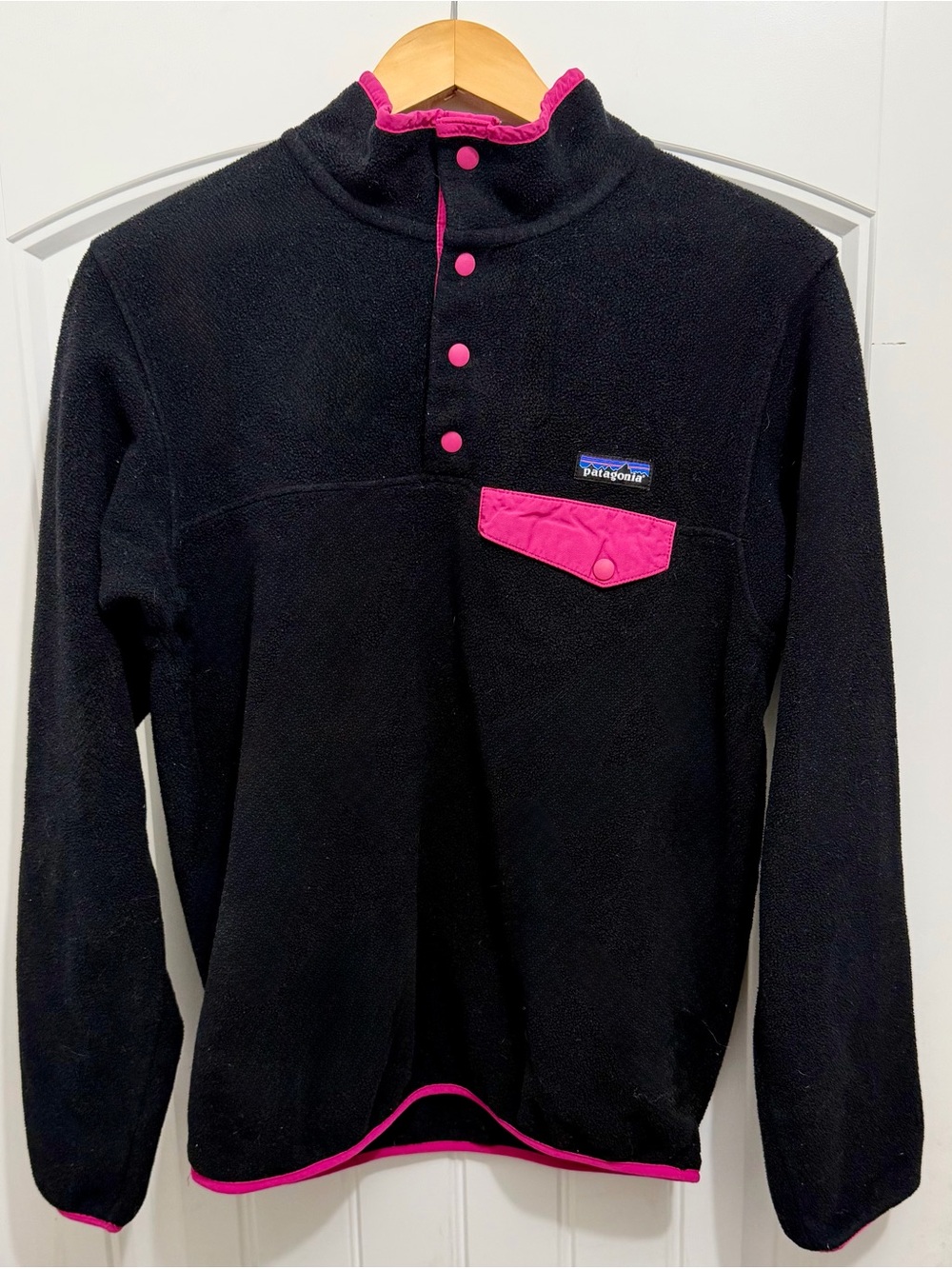 Patagonia Women’s Synchilla Snap-T Fleece Pullover, Black/Pink, Size M, 25455